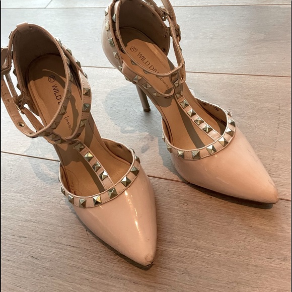 Shoes - Picture 1 of 2